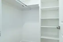 Walk-In Closet 2